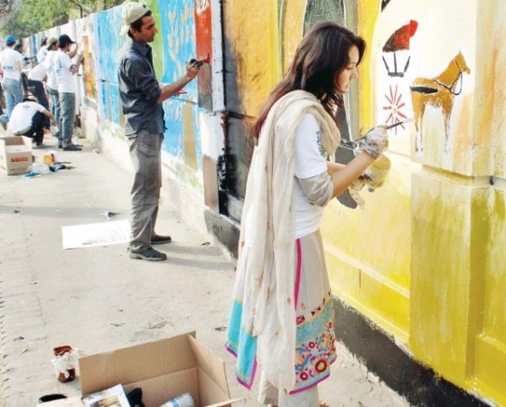 Street art competition: Students paint Gulberg Town red, green, orange…